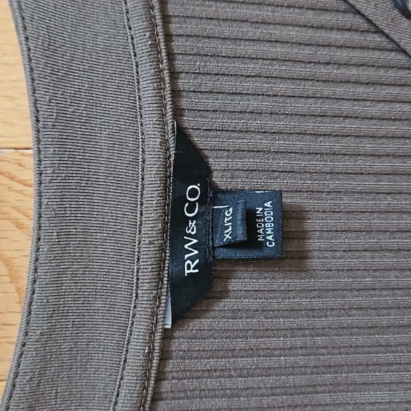 RW&Co long sleeve shirt - Picture 3 of 3